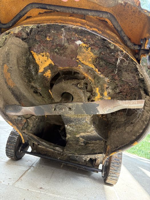 Mașină de tuns gazon autopropulsată Zongshen XP160 – pentru reparație/piese
