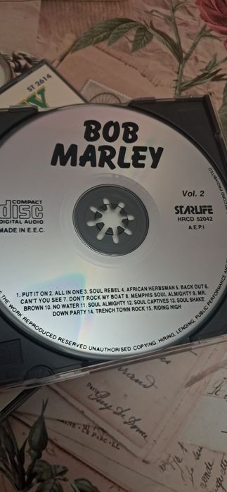 4 компактдиска на Боб Марли и The Wailers.4 компактдиска на Боб Марли