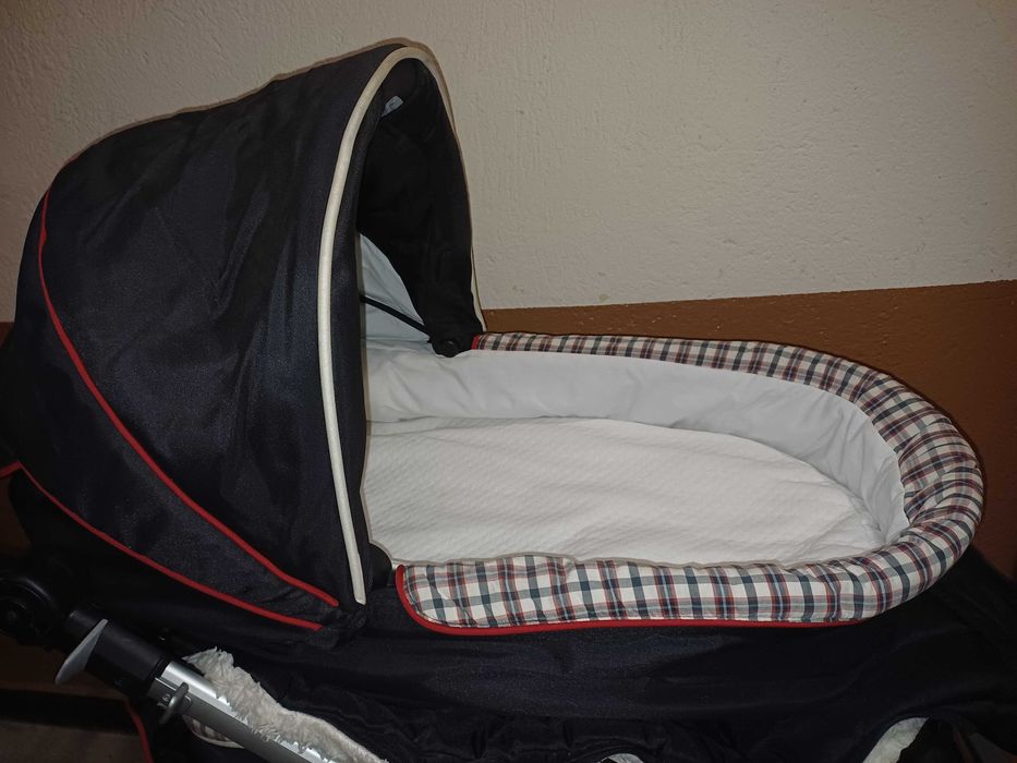 Комбинирана количка Teutonia. Много удобна.  Подарък Зимен чувал и гър