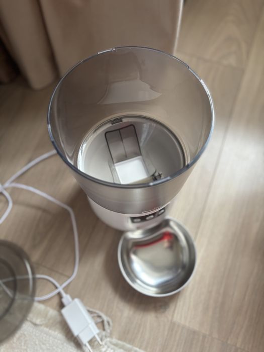 Автоматическая кормушка для собак и кошек