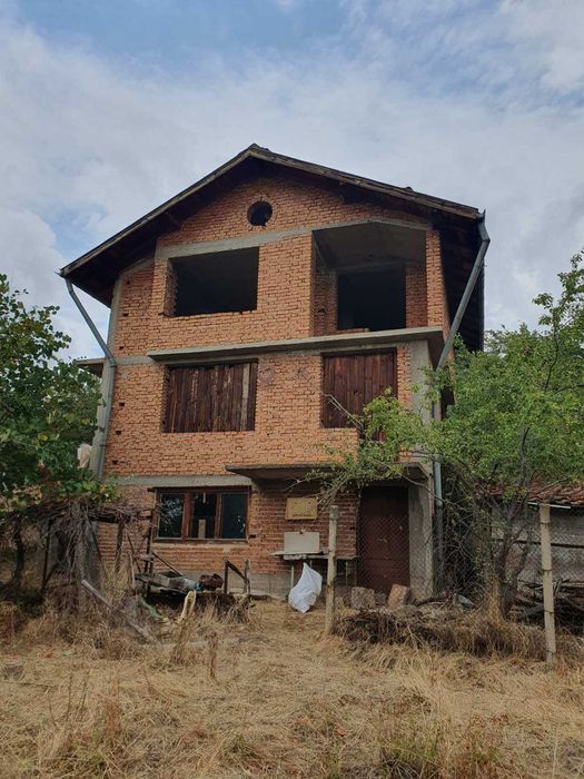 Продава къща в с. Стъргел