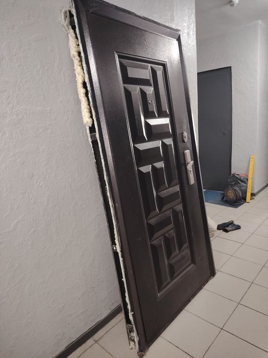 В продаже наружный двери входная