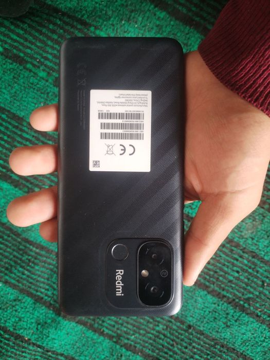 Redmi 12C. Xotira 6/128. Rangi qora.