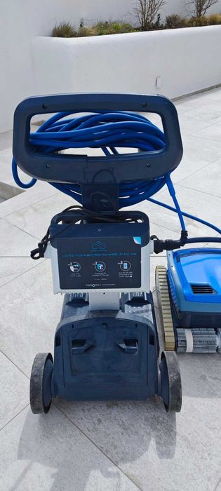 Прахосмукачка робот за басейни Dolphin M600