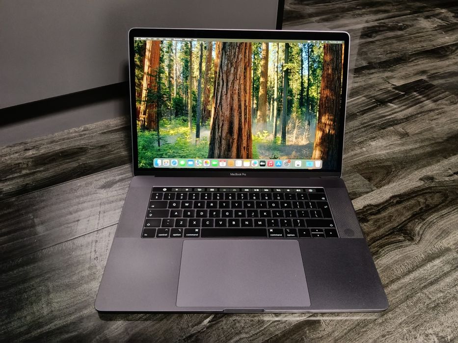 Apple MacBook Pro Retina Touchbar