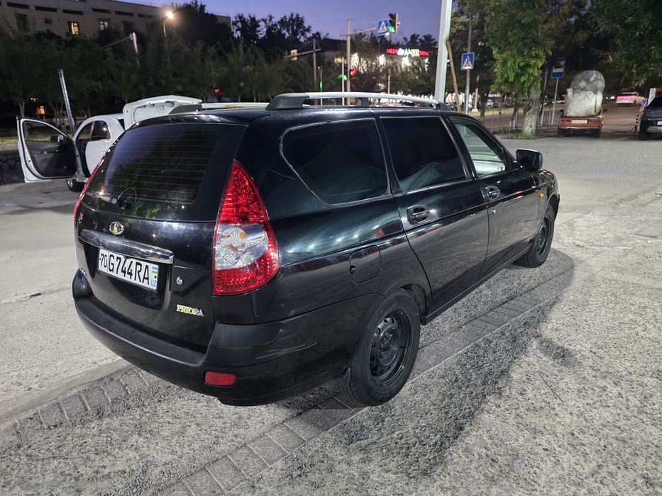 Lada Priora universal 2012