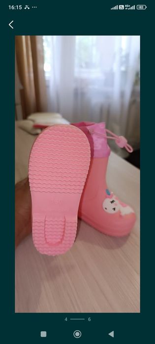 Продам резиновые сапоги для девочки