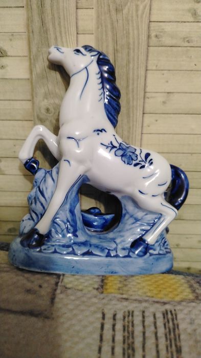 Статуэтка гжель лошадка фарфор 17см