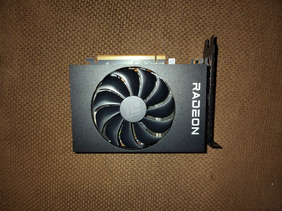 Продавам видео карта AMD RX6500XT 4GB