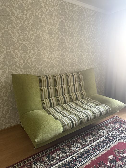 Продам диван в хорошем состоянии.
