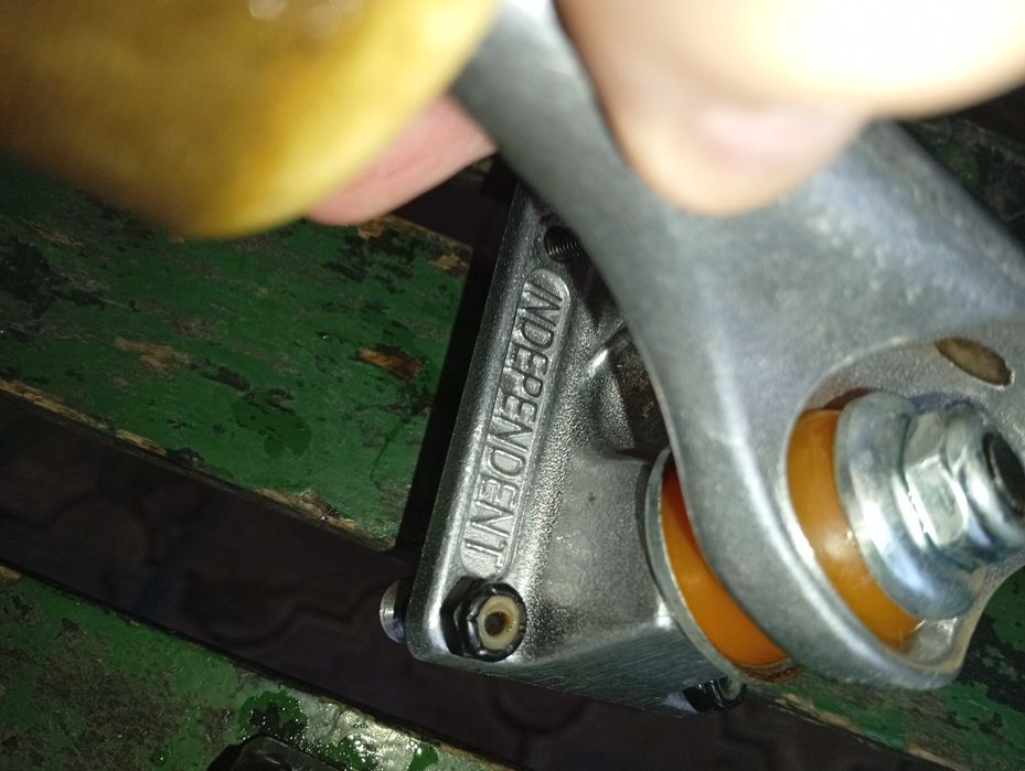 Ansamblu Axe cu Roti Skateboard Independent Truck Co. 130 Standard