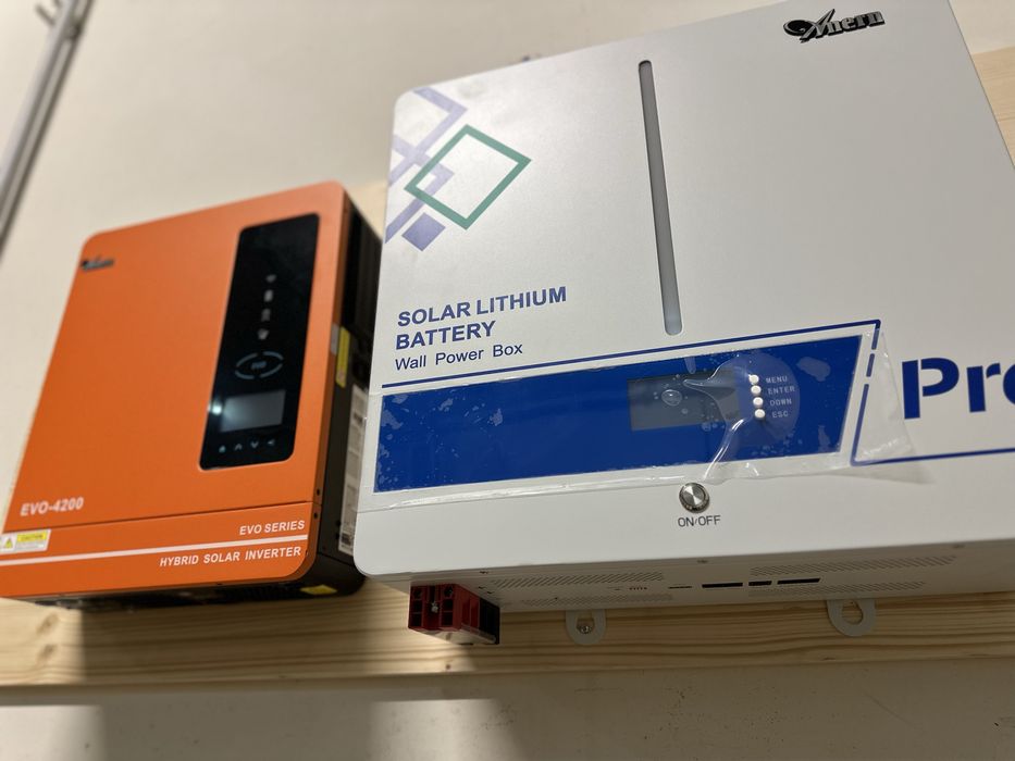 NOU! Sistem fotovoltaic hibrid de 4,2 kW cu acumulator
