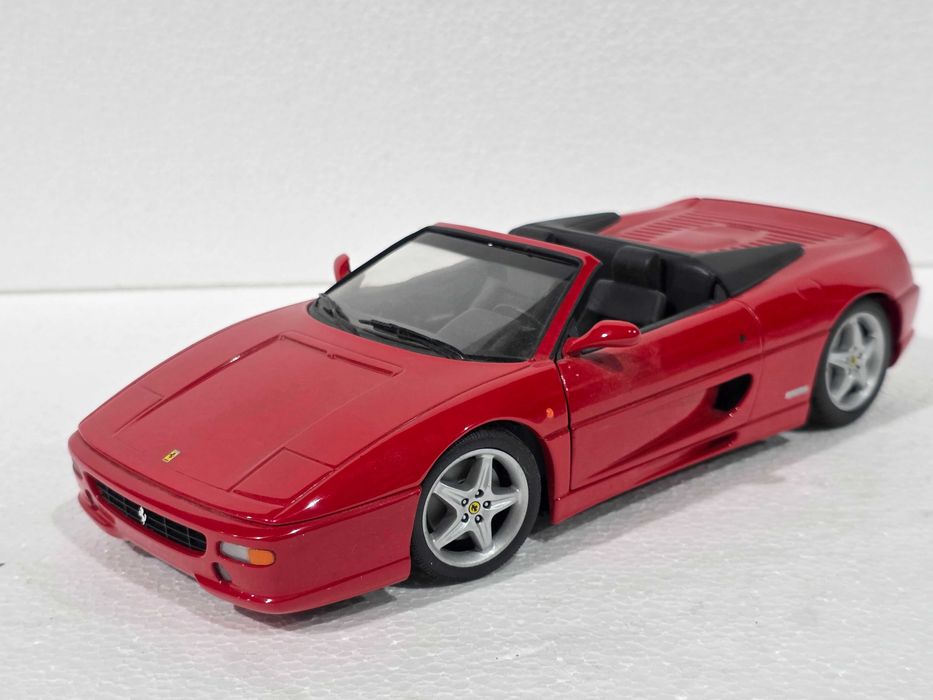 Macheta Auto 1/18 UT Models Ferrari F355 Spider