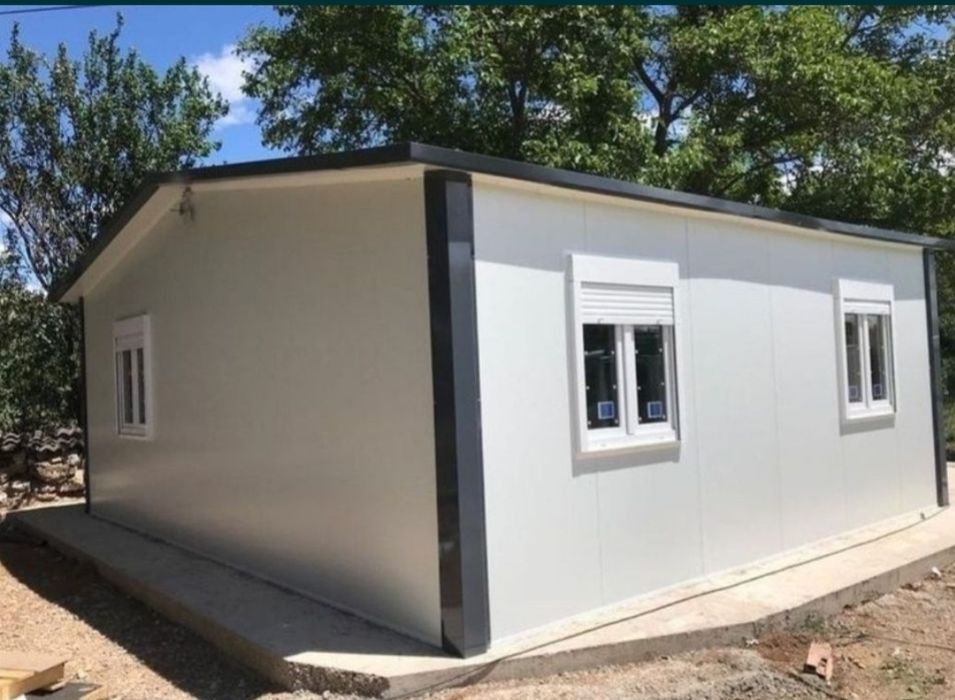 Vand case pe structura metalică