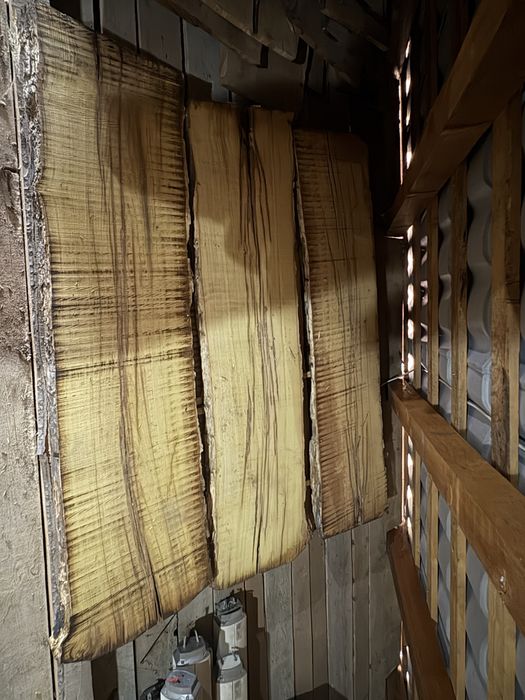 Cherestea si blaturi de masa de nuc stejar  salcam frasin paltin cires