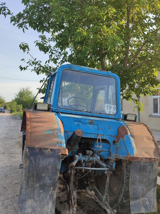 MTZ traktor sotiladi