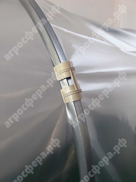 Парник из оцинкованной трубы с пленкой