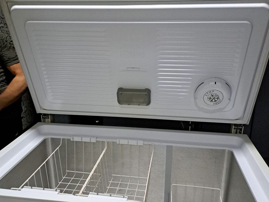 Продам морозильную ларь whirlpool