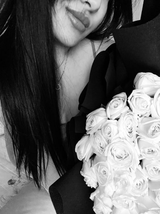 Красивый букет из 35 роз