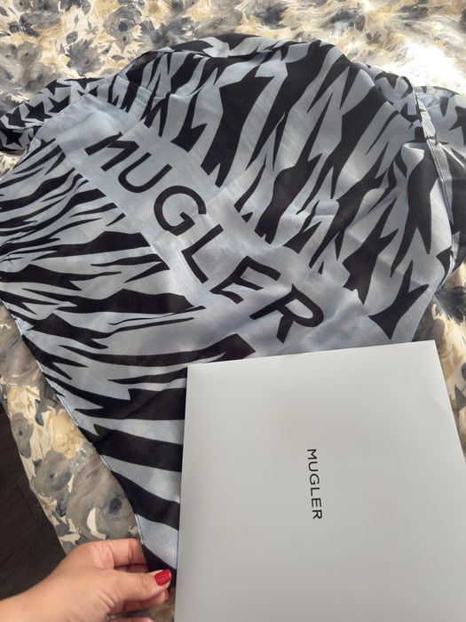 Нов оригинален шал на MUGLER