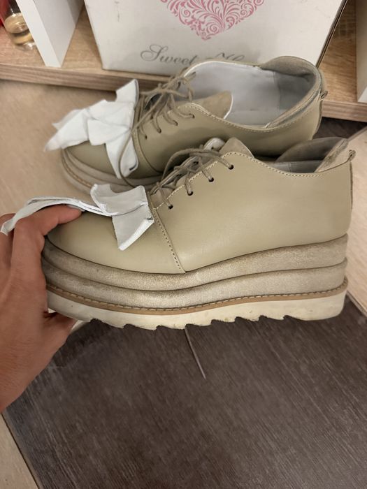 Pantofi din piele naturala