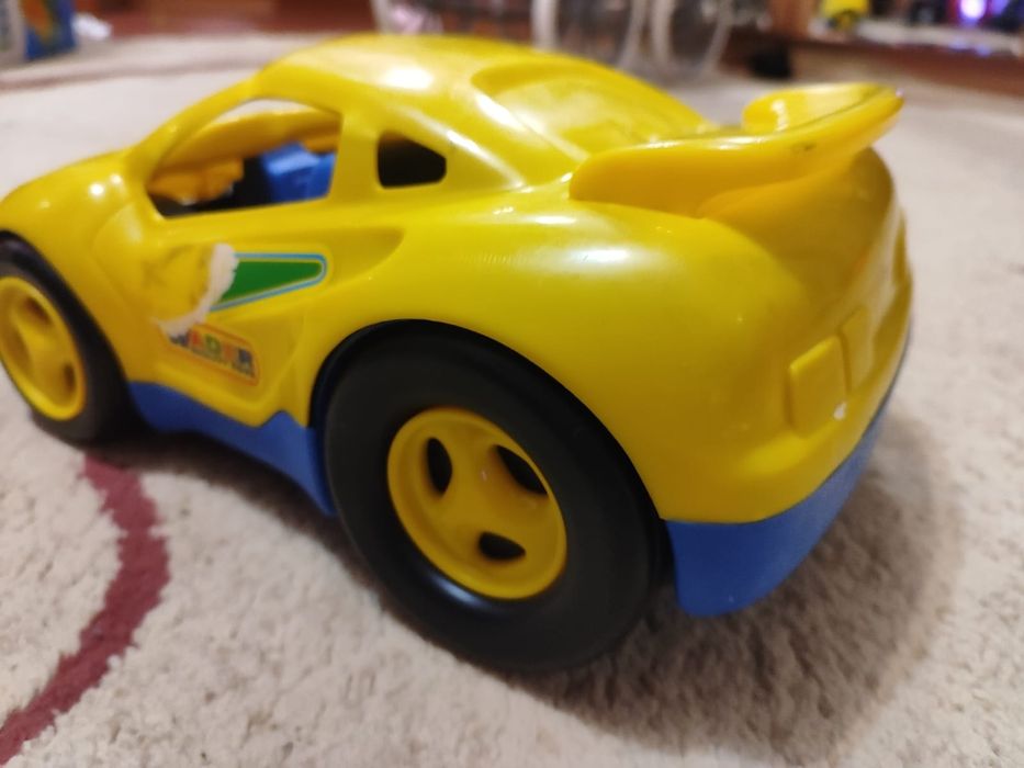 Игрушка машинка в хорошем состоянии