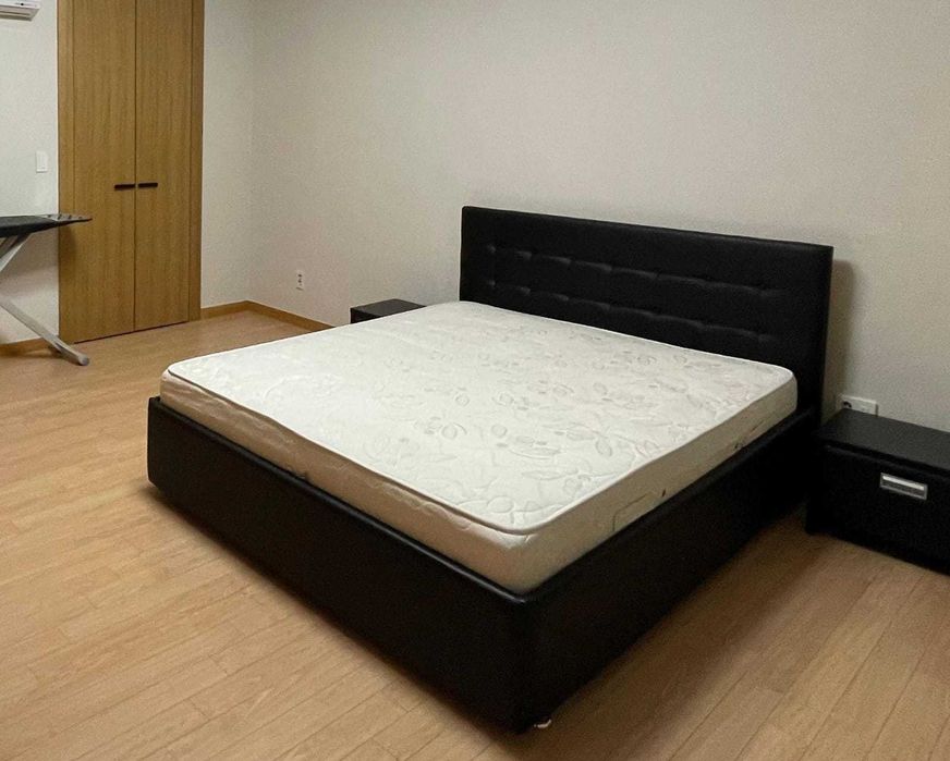 Кровать с матрасом