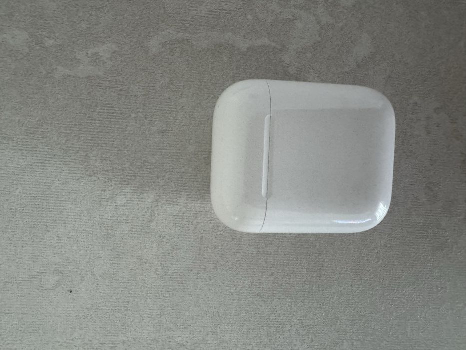 Vand casti Apple Airpods 2, in stare excelenta, cu husa