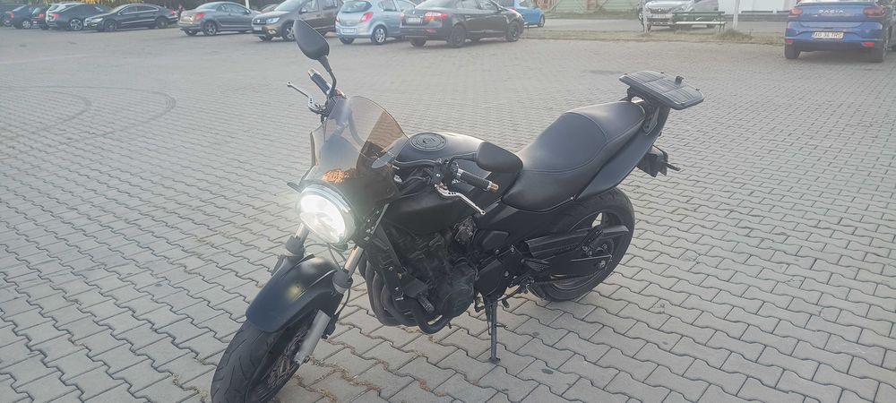 Vând motocicleta