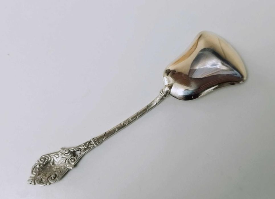 Lingurita argint 800, model floral , Germania, pentru zahar, copii