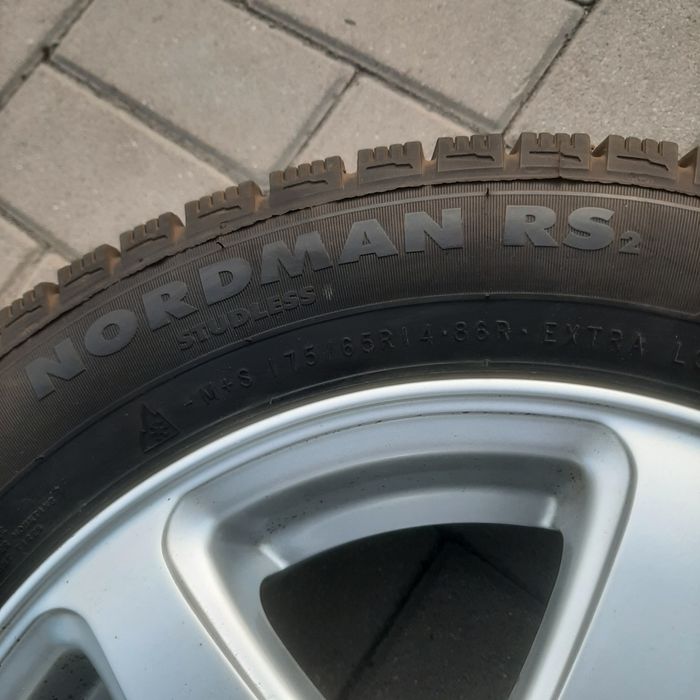 Продам шины с дисками комплект  r14