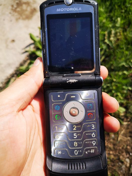 Моторола v3 срочно