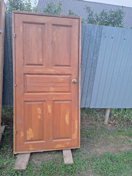Продам деревяные двери