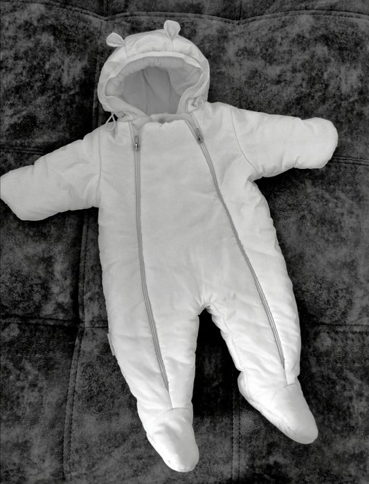 Продам демисезонный комбинезон для малышей