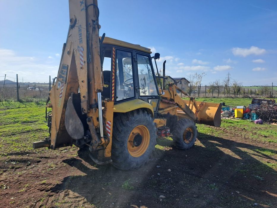 Buldoexcavator JCB 3CX funcțional – pentru dezmembrări – picon + cupe