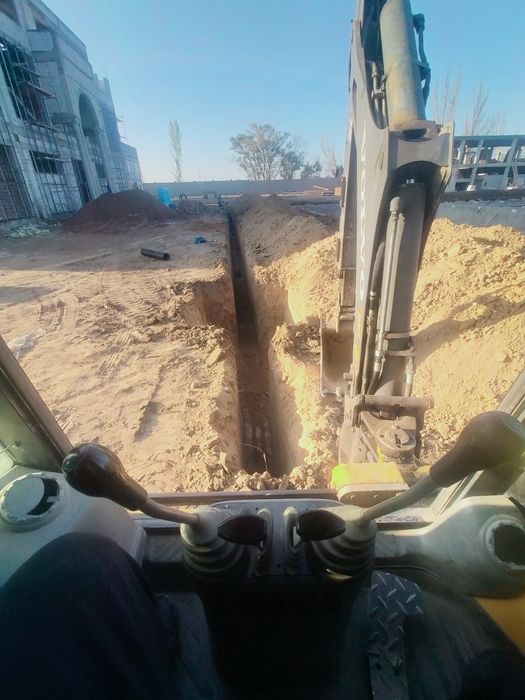 Экскаватор погрузчик Вольво бл 71