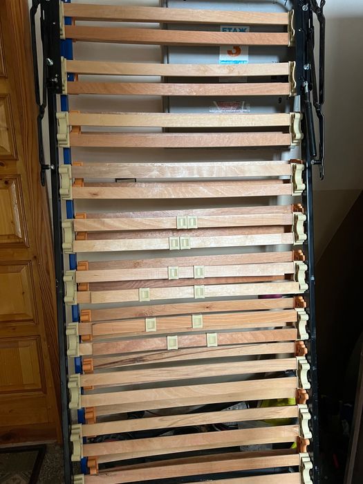 Двуетажно легло с гардероб и шкафове