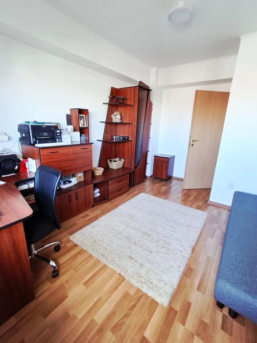 Proprietar vand apartament cu 4 camere