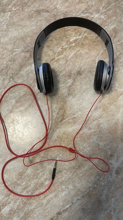 The image shows Beats Solo HD Wired On-Ear Headphones.