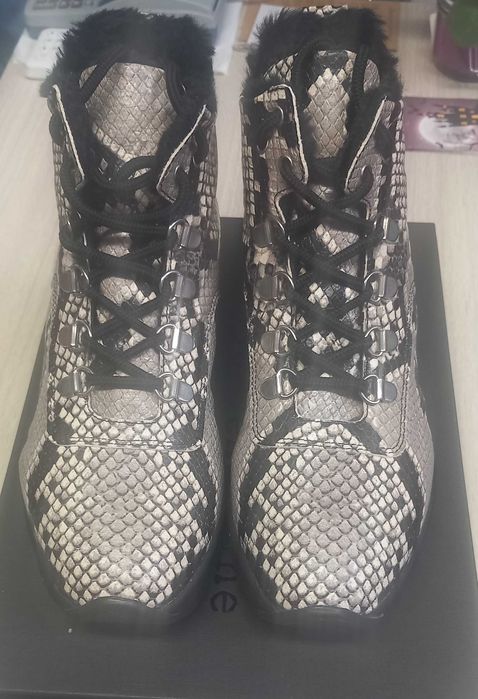 Боти от естествена кожа