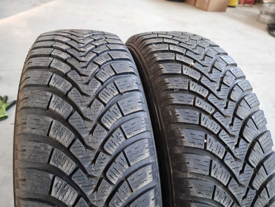 2 Anvelope de IARNA 215.65.17 'Falken' ; stare foarte Buna