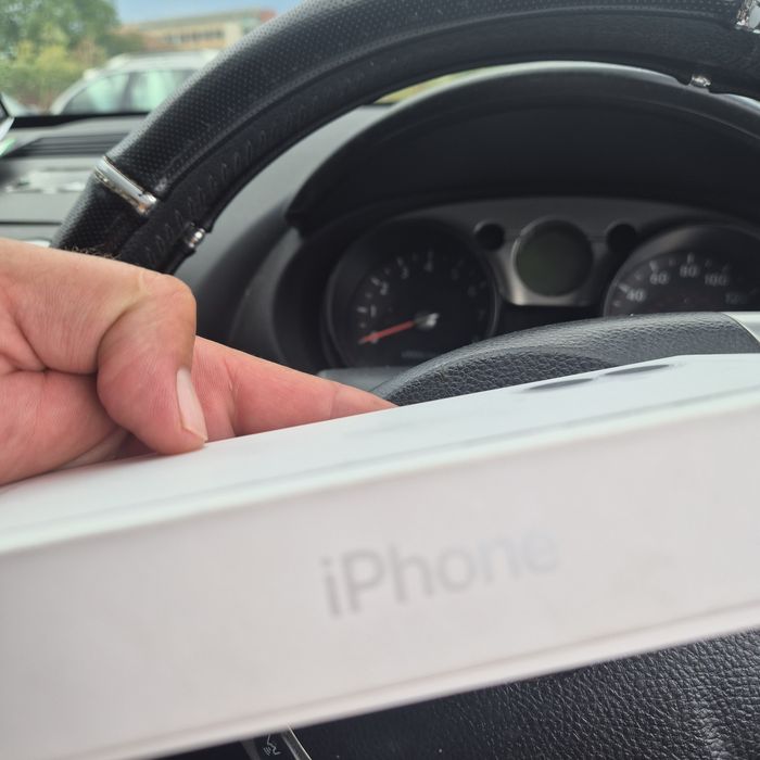 IPHONE 17 на 6 месеца закупен на 26.12.25 още е в гаранция