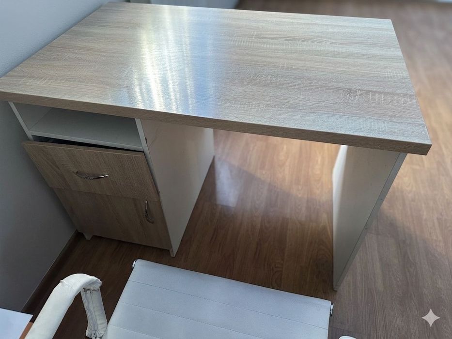 Срочно продаётся дёшево стол!