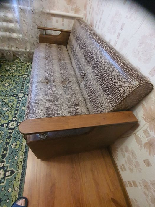 Диван б/у в хорошем состоянии