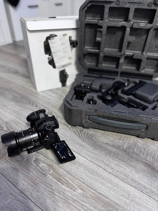 Aparat foto/video  si stabilizator de mana