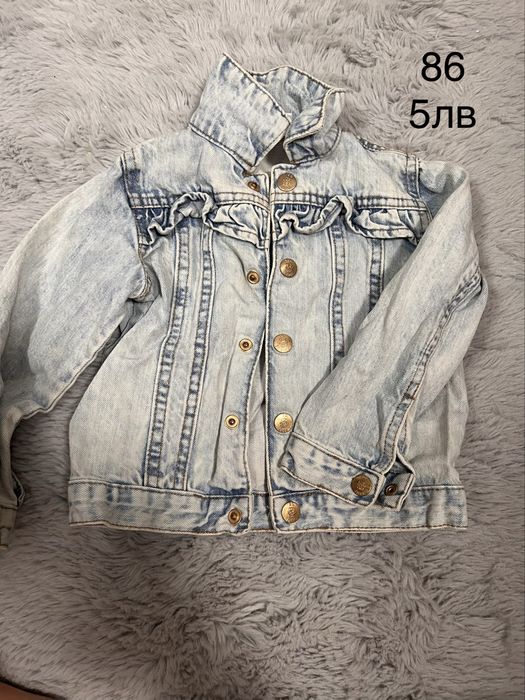 Дрехи за момиче.