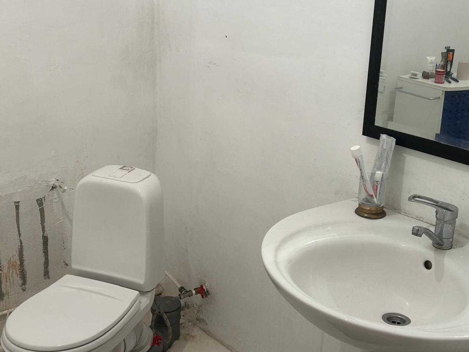 Жилой дом с ангаром