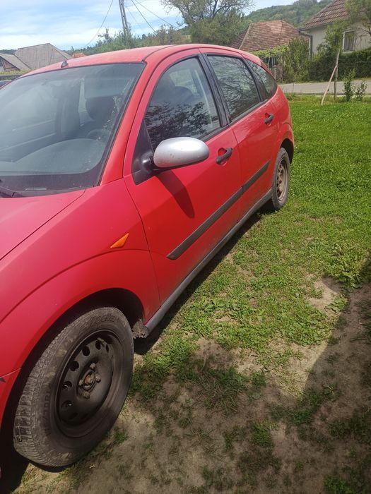Vând ford focus.