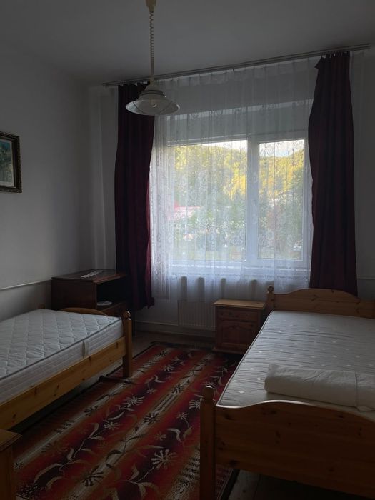 Casă de vânzare și anexă, teren 2287 mp