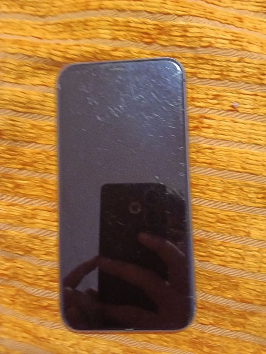 Vând iPhone 11 citiți descrierea